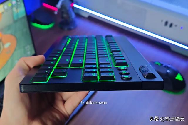轻薄矮轴，指尖狂飙：雷蛇黑寡妇蜘蛛V4矮轴竞技极速版体验