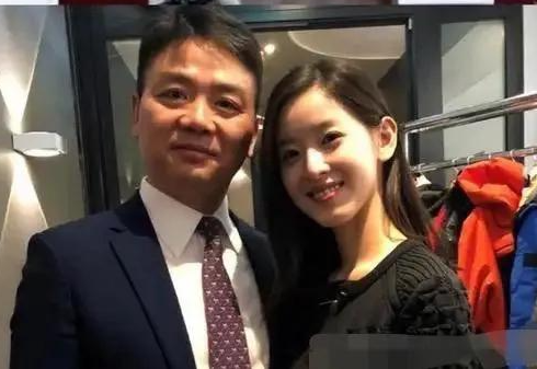 刘强东千亿身家，儿子却是他一生的痛，感谢章泽天视如己出