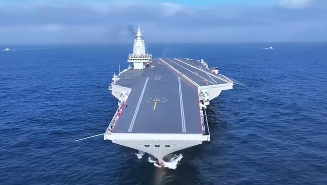 高市没有想到，先等来的不是日本登上钓鱼岛，福建号航母突然北上