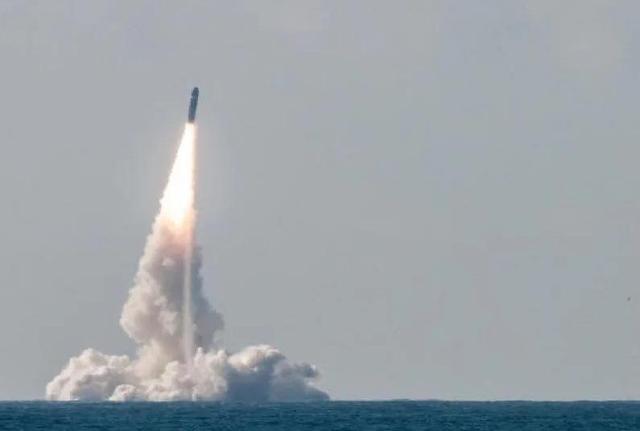 海底的大杀器！法国部署新型核导弹，空海双核联动，欧洲安全支柱