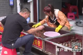 小龙虾在十堰大量上市，价格明显下降图片