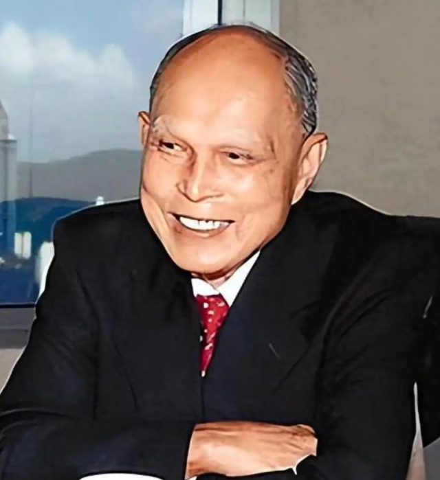 郭晶晶没想到，79岁的公公霍震霆再破天花板，让整个豪门圈沉默了