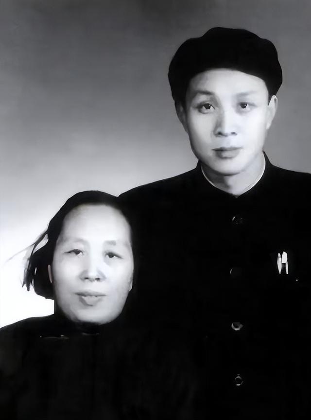 “李源潮”的母亲吕继英简介：18岁入党，江苏妇女解放运动的先驱