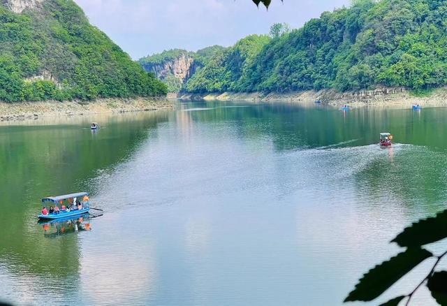 国庆不挤了！年轻人拼假玩“边角料旅游”，体验感超香