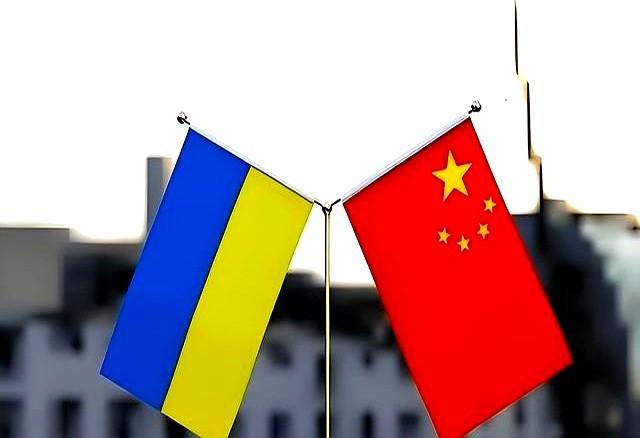 俄乌打了1000多天！美国终于醒悟：原来中国3年前就选对了