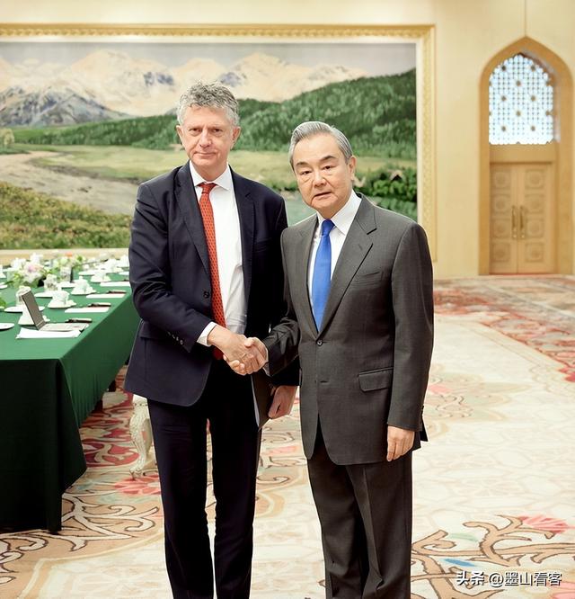 24小内，英国对华连开“三枪”，却对日本送上承诺，不想访华了？