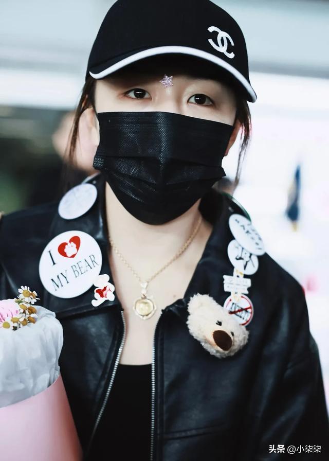 陈梦夺冠后大胆穿搭皮衣吊带惊艳亮相北京,这造型太抢眼了!