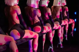 疯马秀——Lisa“疯”了、中国明星别跟“疯”图片