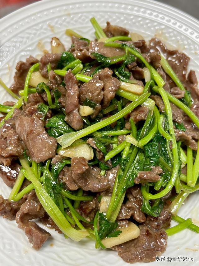 “补品一堆，不如香菜一把”，每天吃一点，作用非常大，别不懂