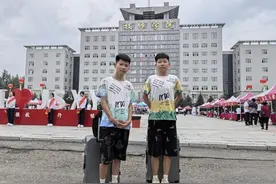 “田妈妈”和生活报青年志愿者，九年帮扶两对双胞胎兄弟“四小宝”图片