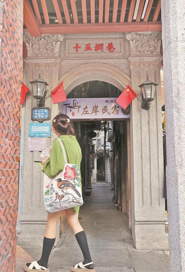 泉州：最窄“巷网”等你侧身遇见
