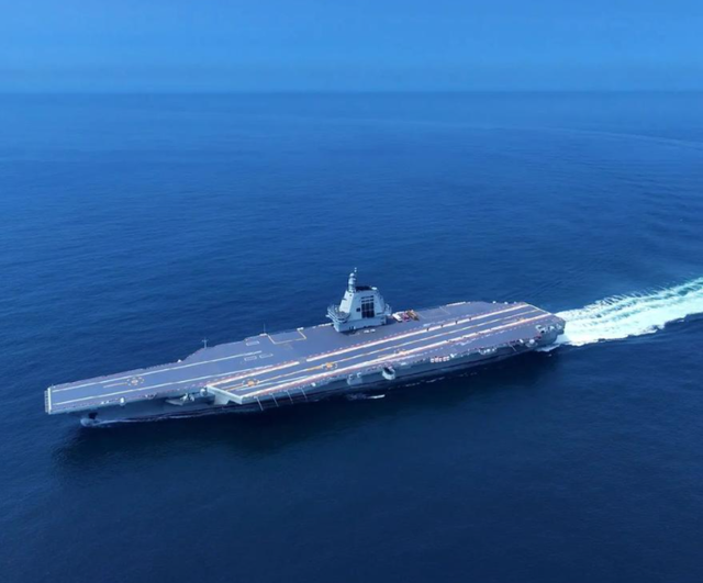 中美差距那么大？张召忠：美国就算一动不动，中国20年也追不上！