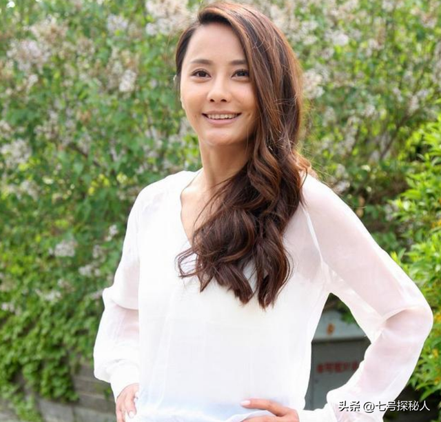 “红杏出墙”！这5位给老公戴帽子的女星，简直堪比现代版潘金莲