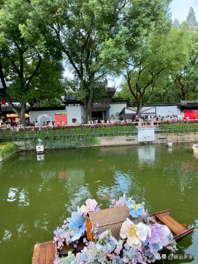 中秋逛豫园，月满人团圆