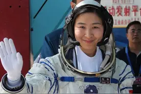 中国首位女航天员刘洋，结婚8年未生育，飞天前给丈夫留2条遗言图片