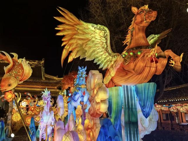 亮灯！马到！这是昨晚的南京