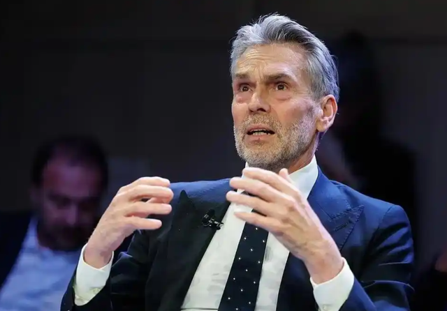 白宫准备宣布：中国工厂将恢复出货，荷兰尴尬了，咋没提前通知？