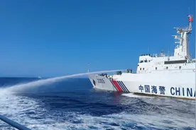 尹锡悦访菲后，菲船只再闯南海，中方水炮驱逐，杜特尔特重出江湖图片
