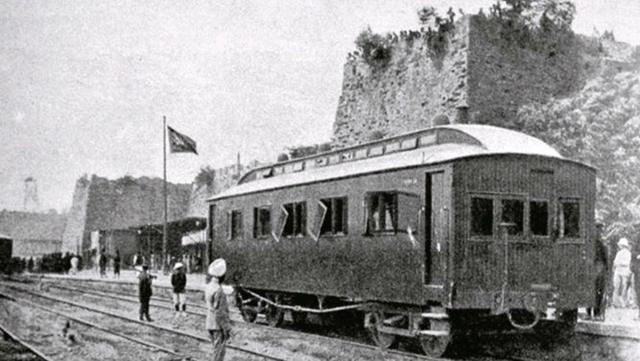 1905年，吴樾在北京火车站刺杀五大臣失败，被揪着头发拖出车厢