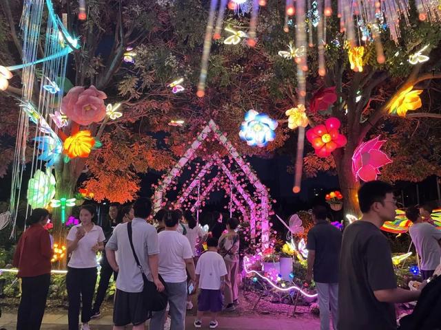 假期结束倒计时！来世界花卉大观园，相约“花火之梦”、苗侗风情巡游！