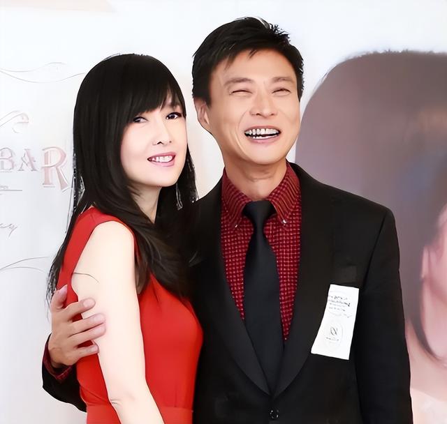 被戴8次绿帽子，3次捉奸在床，这就是我们“玉女”守卫的爱情？