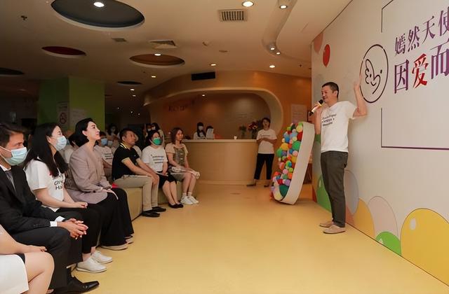 李亚鹏事件再升级！房东助理揭内情，暗指忘恩负义	，当地居民发声