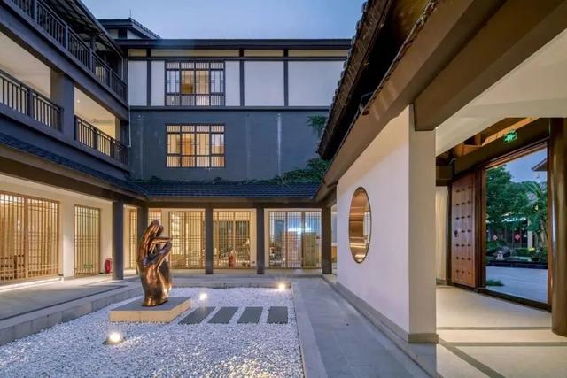 5分钟到达新兴南站！凭高铁票住房享9折优惠、泡汤泉低至¥48元/人！来禅域小镇玩转两天一夜！