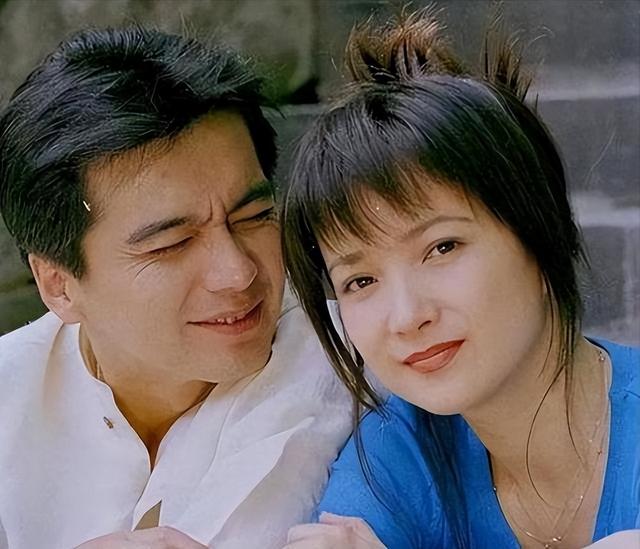 演都不演了！何晴葬礼结束不到24小时，恶心事情发生，还不止一件