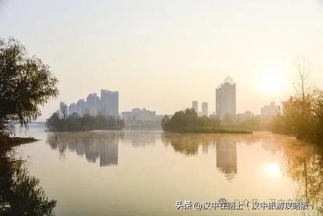 汉中汉江湿地晨景绝了！薄雾锁江，鸟戏江波，宛如仙境！