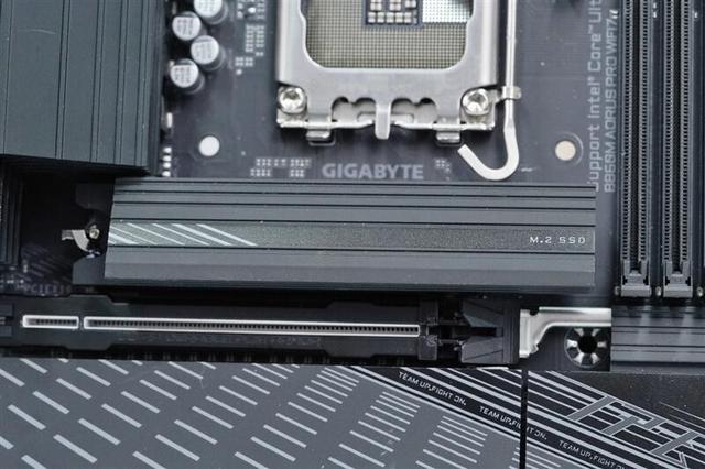 选主板别纠结！技嘉B860M电竞雕才是酷睿Ultra 7 265K绝配