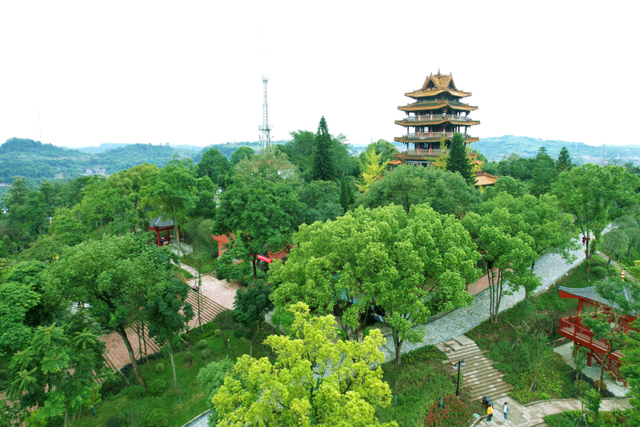 不敢想象周一的午后，走在沱江旁吹风有多舒服~