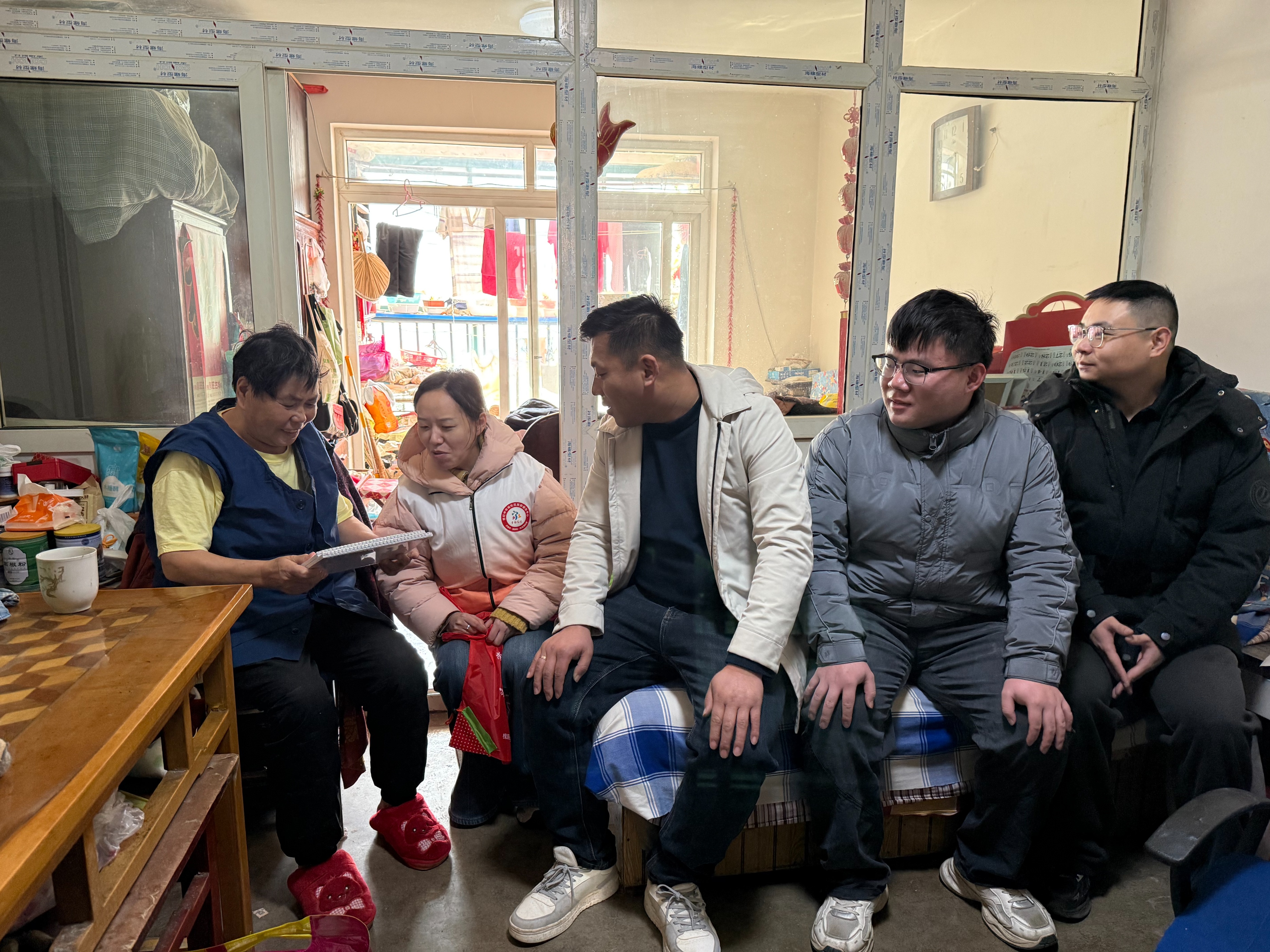 心系民生 情暖新春——司氏集团开展爱心扶贫慰问活动践行社会责任(图4) 心系民生 情暖新春——司氏集团开展爱心扶贫慰问活动践行社会责任(图4)