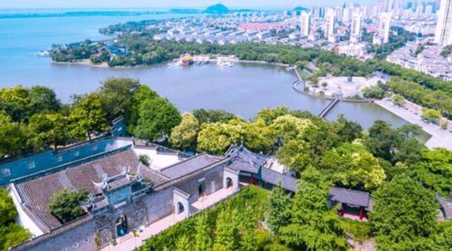 江苏人口最少地级市，GDP比泰州低，面积比南京小，人口不足350万