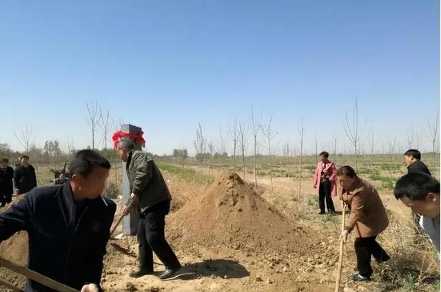 俗语“修坟不能添外土，外土进坟财路堵”有道理？清明祭祖有讲究