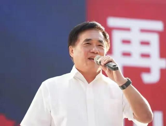 不装了！刚宣布参选党主席，郝龙斌就向大陆喊话，彻底暴露真面目
