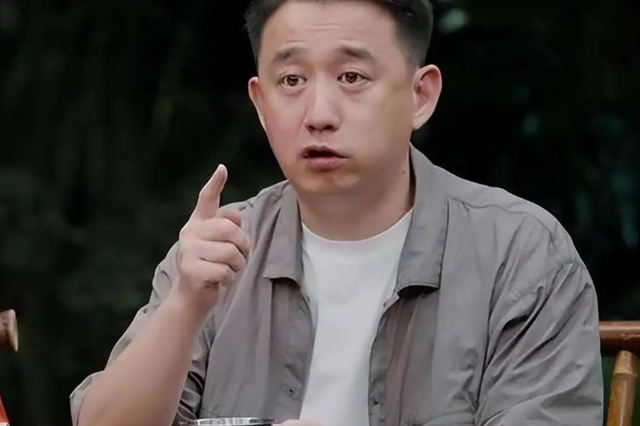 55岁黄磊还能活多久？睡前戴呼吸机，每天一把药，曾被曝有心脏病