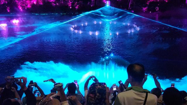 “好运莲莲 千山奇妙夜”水幕光影夜游璀璨启幕