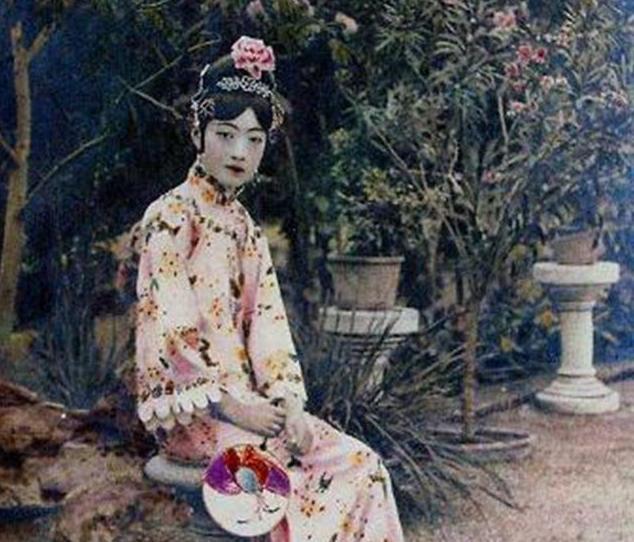 女间谍川岛芳子真实相貌：跟影视中差别太大，图4是玷污她的养父