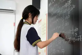 姜萍交卷了，天才少女之星冉冉升起！图片