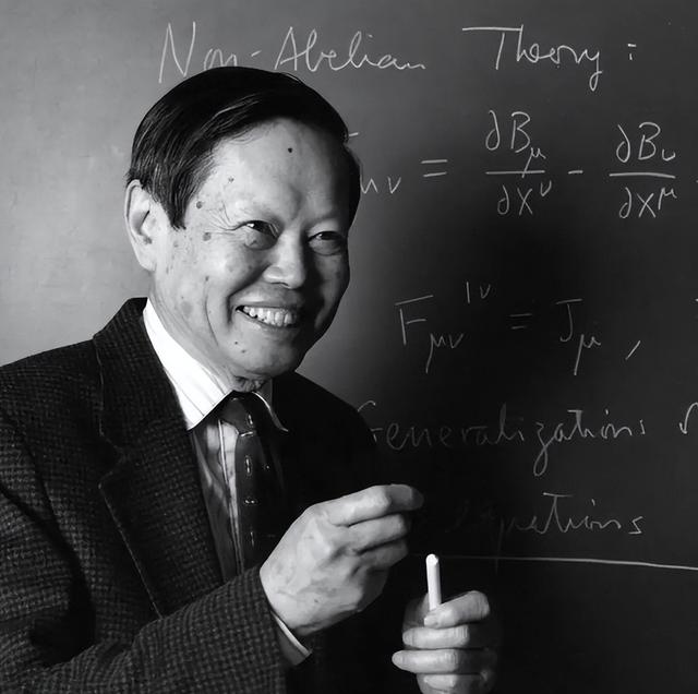 翁帆没想到，人情世故、江湖地位在杨振宁告别仪式上体现淋漓尽致