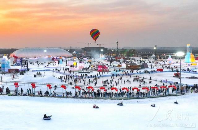 呼和浩特一日游：滑雪赏灯看冬捕