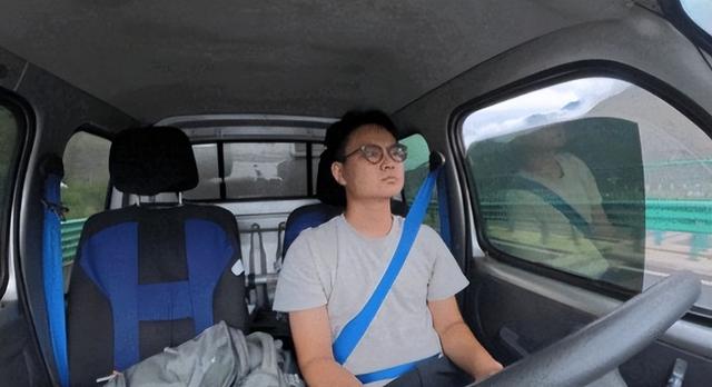 反华势力入侵？新疆标语被破坏，博主千里修复，破坏者被扒仍狡辩