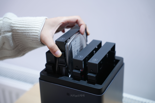 年轻人的第一台NAS，绿联DH4300 Plus深度体验