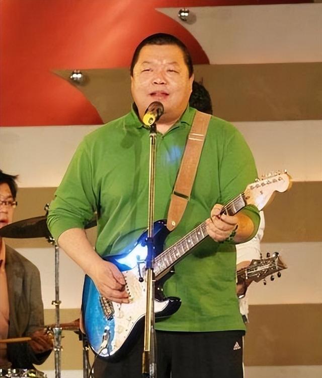 6上春晚，与恩师同居后怀孕，被骗流产，如今57岁准备孤独终老