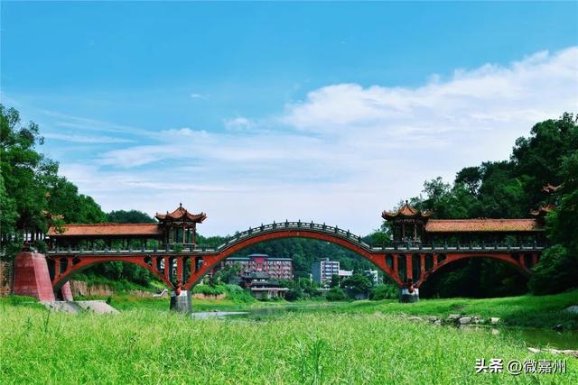 给生活充充电，与大佛共赏一山秋色
