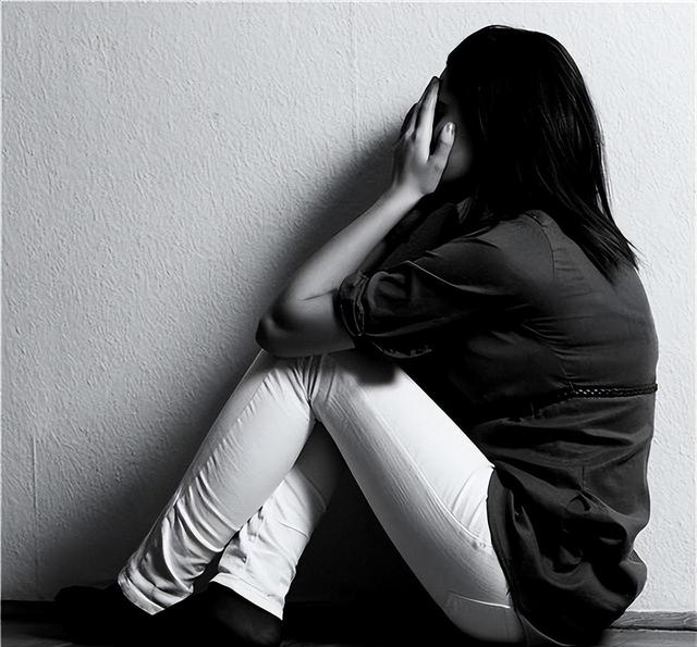 大毒枭荒淫私生活：选美皇后当情妇，爱大胸美女，疯狂让她们丰胸