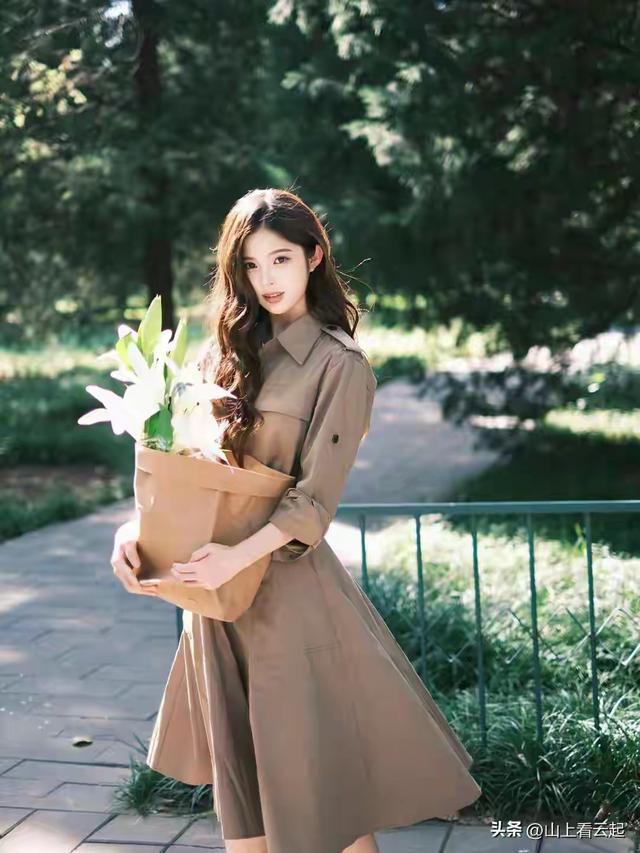 北京美女校花 白的发光 长发飘飘美丽动人 身材颜值简直是初恋的味道