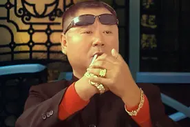 62岁的范伟再次爆红全网，看来离开赵本山，是个正确的选择图片