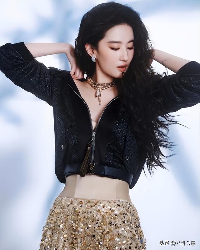 陪玩陪睡根本不够！认干爹、舔手指，背地里的阴暗让人想象不到