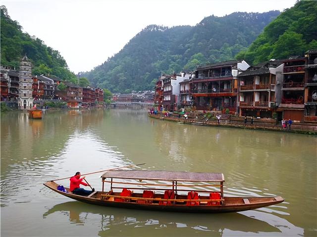 湖南热门旅游景点推荐，这些地方非去不可！